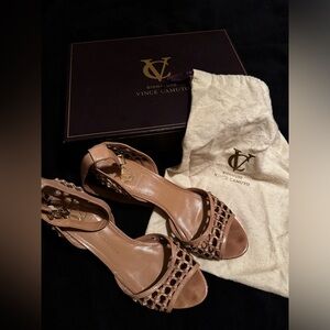 ⭐️Signature Vince Camuto , size 9.5, pumps. ⭐️ Vi- Hopey in Buff.